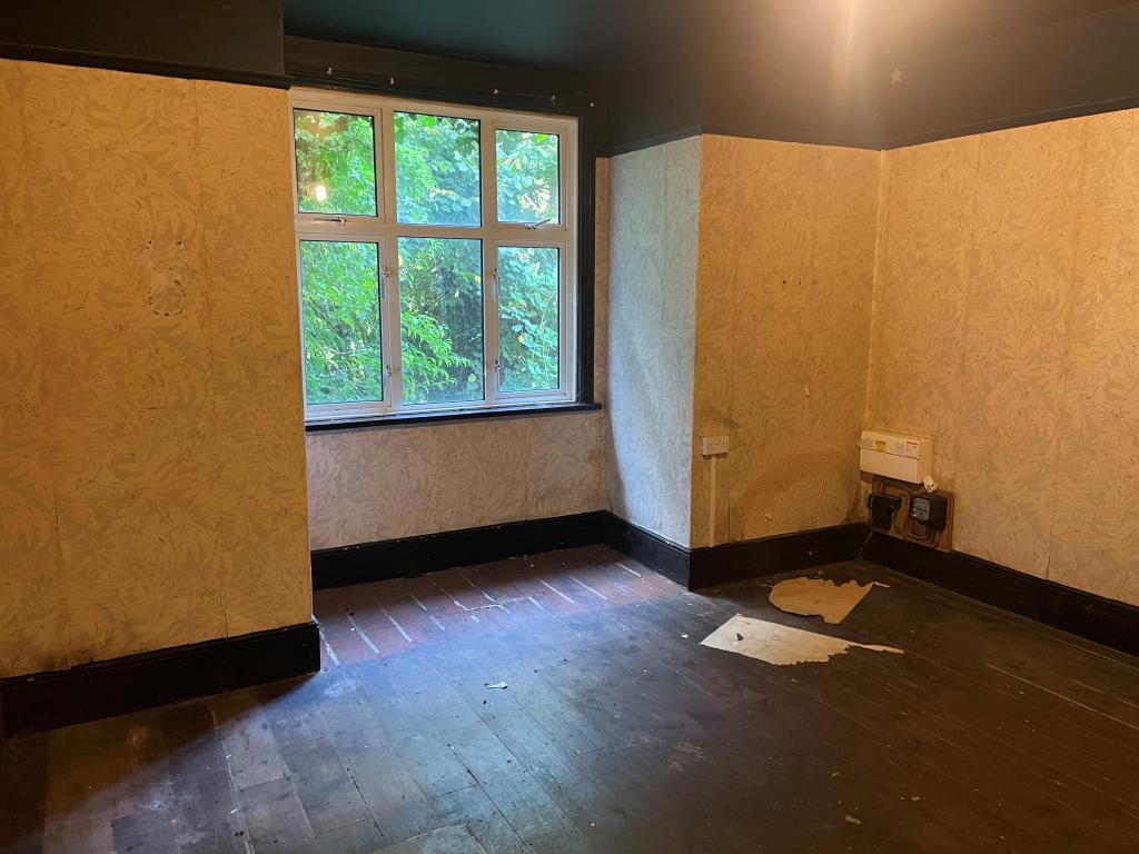 Ground floor main bedroom with view over rear gard