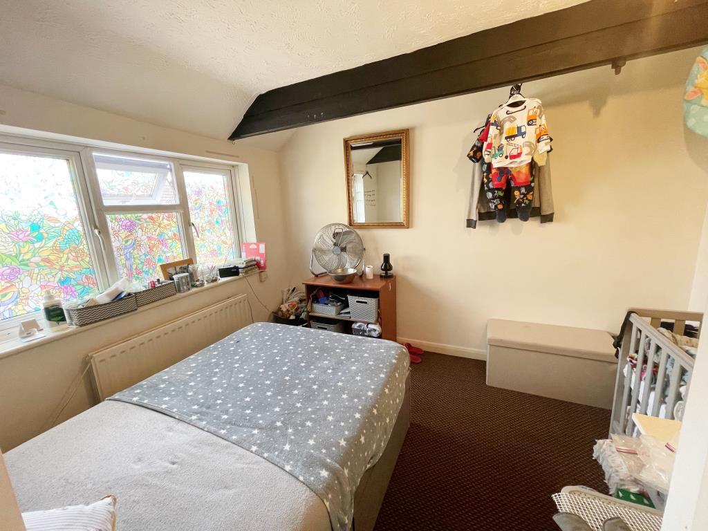 Flat five bedroom/living room