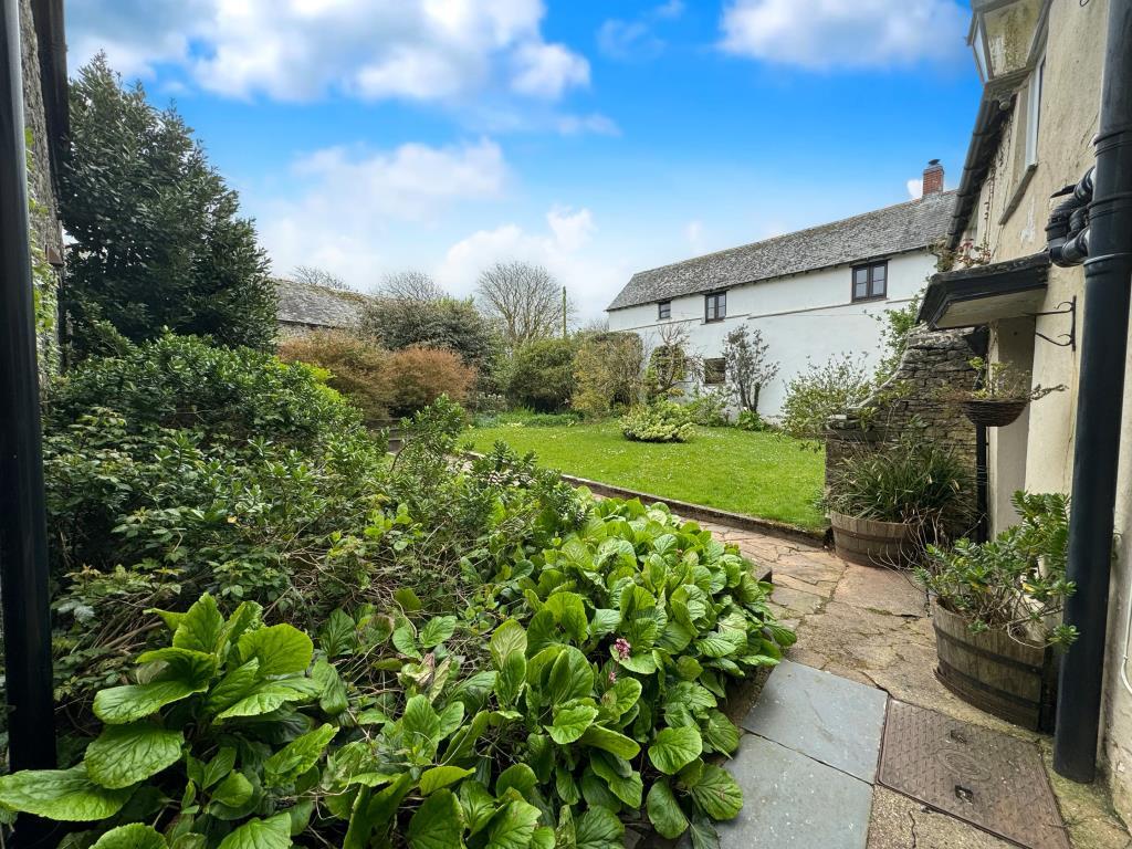 Private gardens to the front