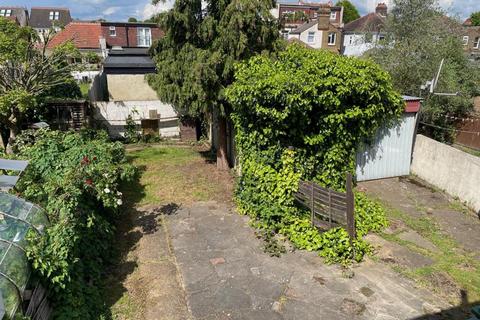 29 Epping Close, Romford, RM7 8BH
