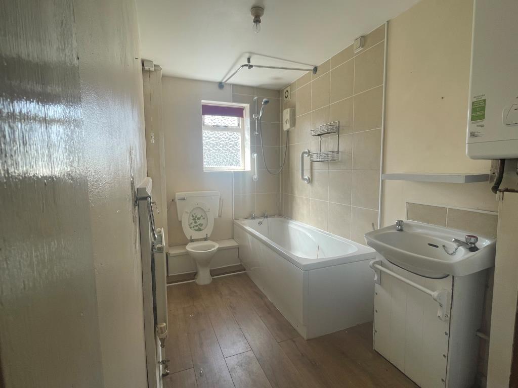 Bathroom with W.C. and wash basin