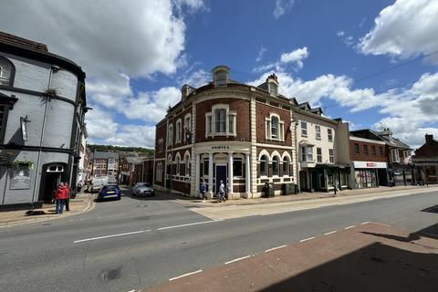 2 bedroom flat for sale, Flat 3, 133 High Street, Crediton, Devon