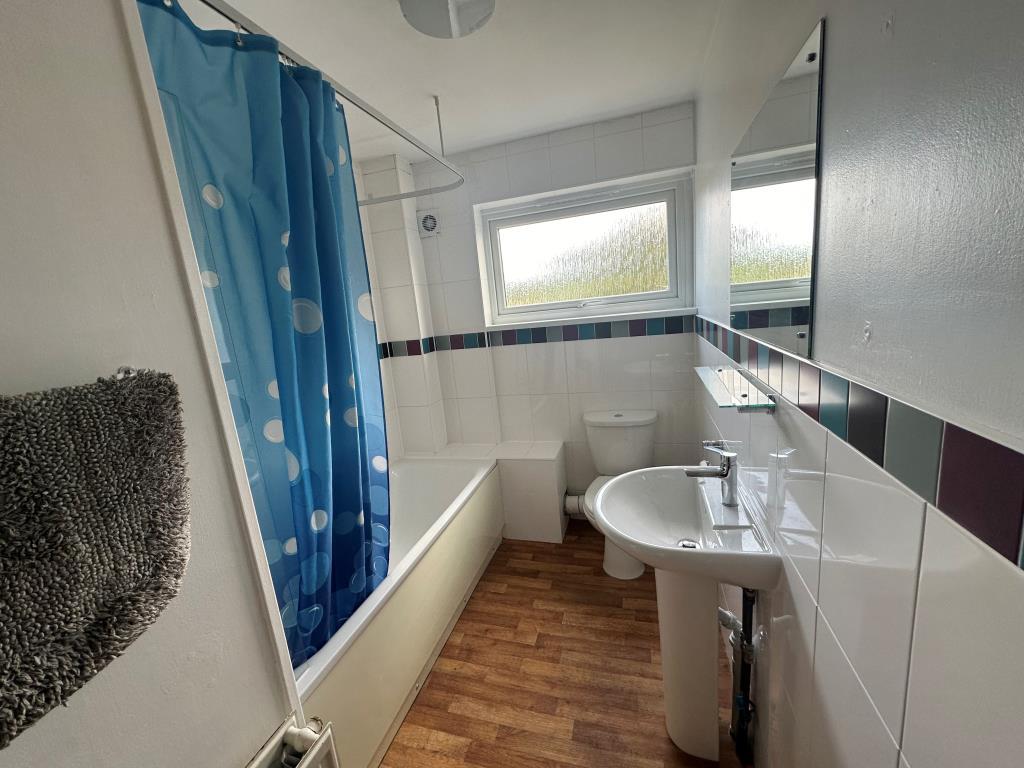 Bathroom with W.C.