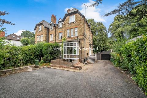 2a Lower Camden, Chislehurst, BR7 5HX