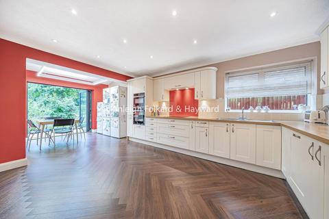 6 Davema Close, Chislehurst, BR7 5QZ