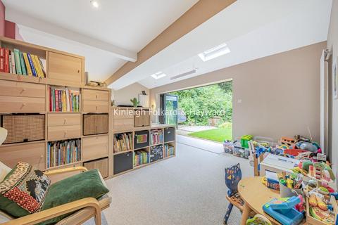 6 Davema Close, Chislehurst, BR7 5QZ