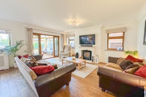 4 bedroom detached house for sale, Windermere Avenue, Hullbridge