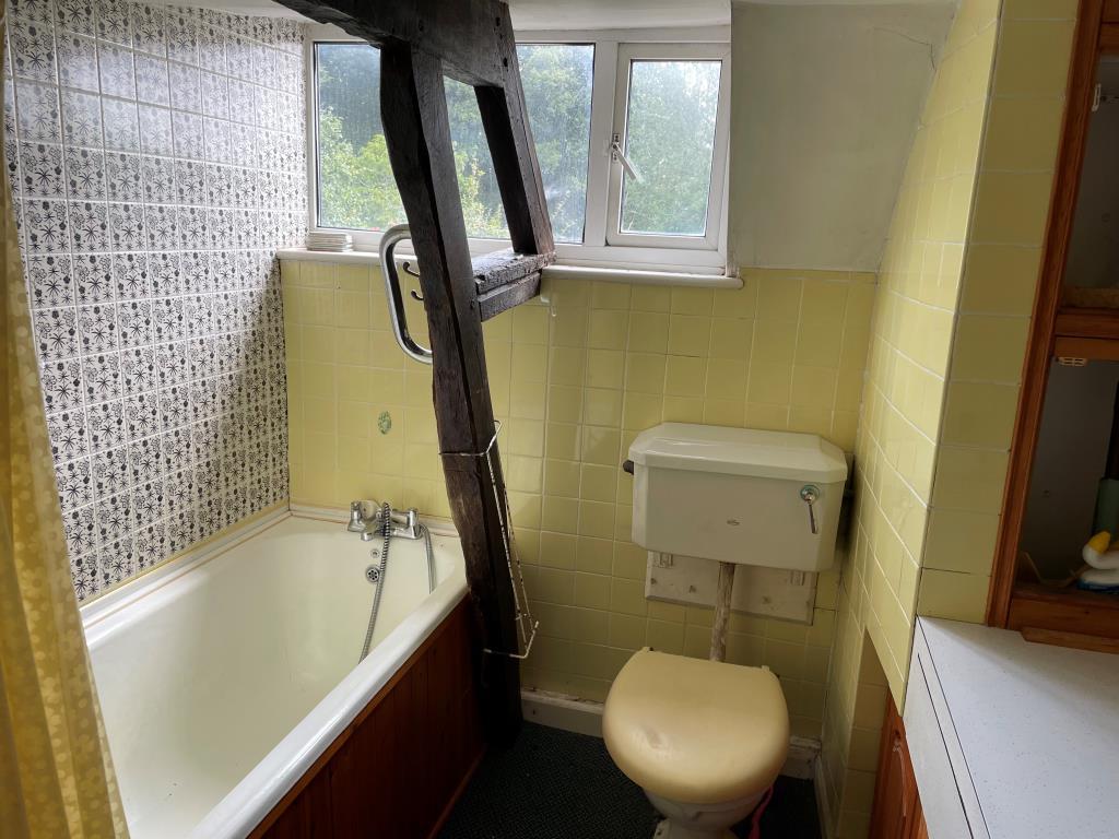 Bathroom and WC with white suite