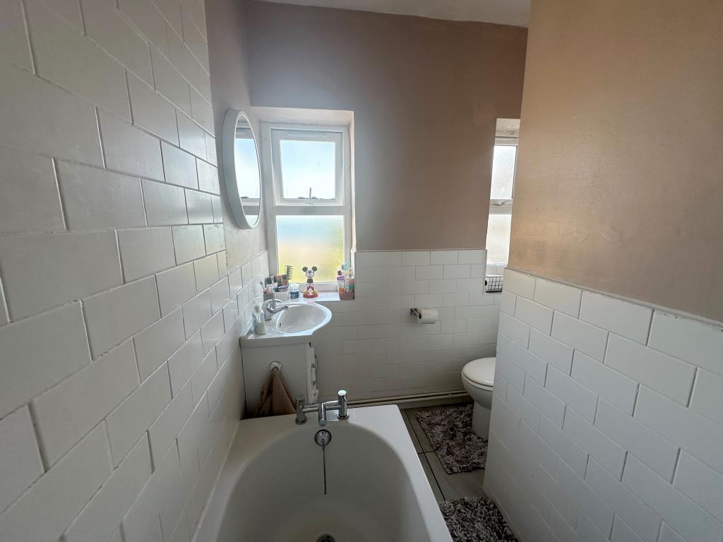 Bathroom with W.C.