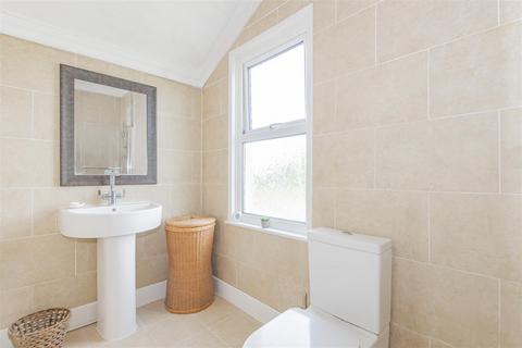 27a Abbey Road, Belvedere, DA17 5DF