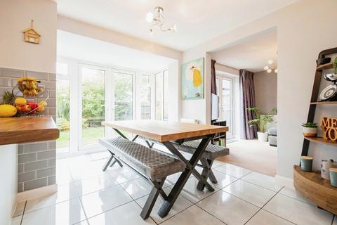28 Bentley Road, Castle Donington, Derby, DE74 2UL