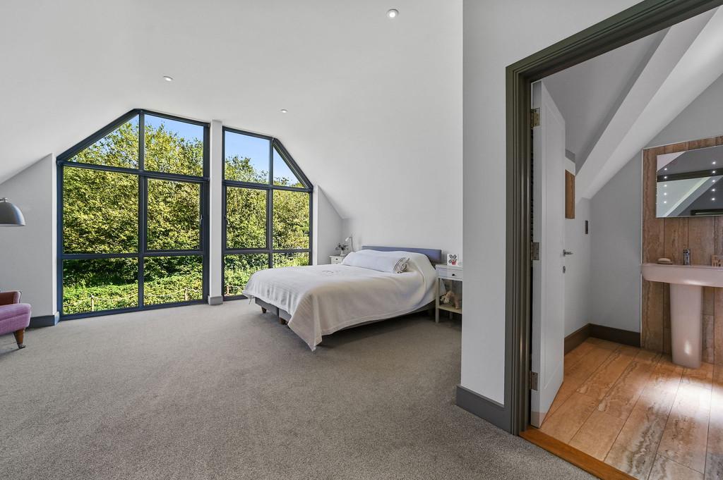 15 - Master bedroom