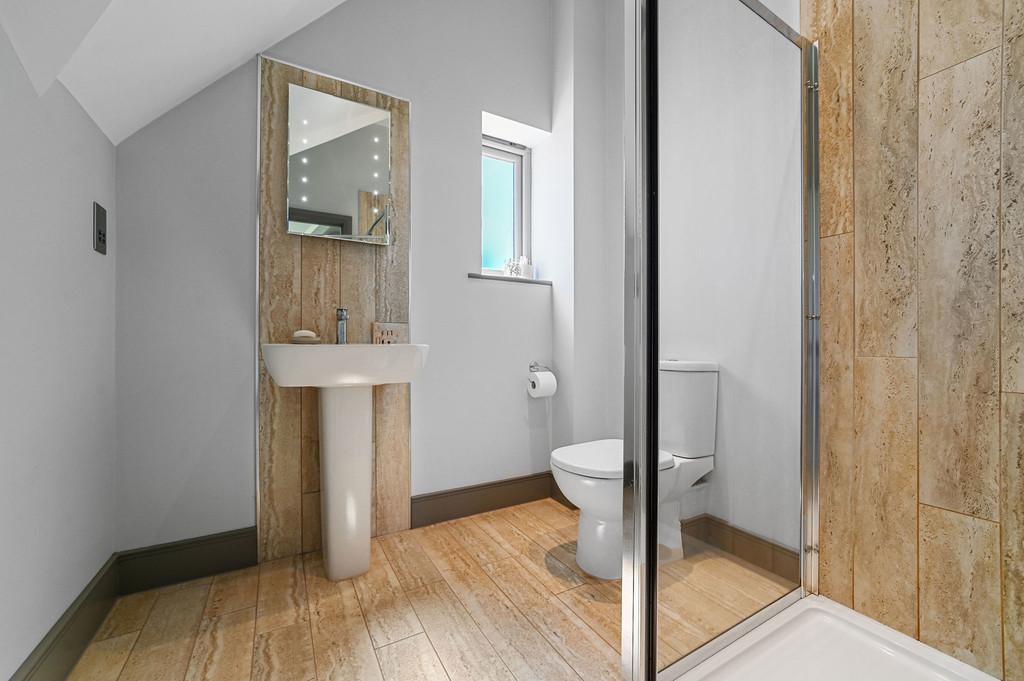 17 - En-suite to master bedroom