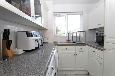 1 bedroom flat for sale, Bunting Close, London, N9