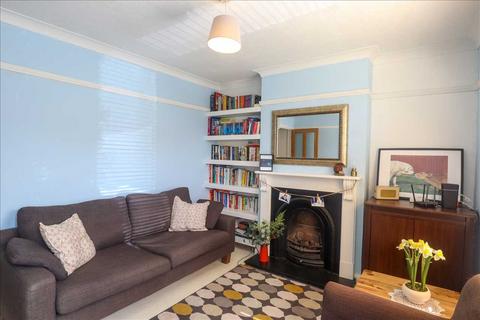 2 bedroom terraced house for sale, Allingham Road, Reigate