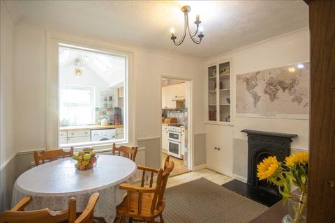 2 bedroom terraced house for sale, Allingham Road, Reigate