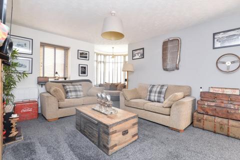 2 bedroom apartment for sale, Barton Court Avenue, Barton on Sea, New Milton, Hampshire, BH25