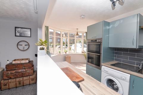 2 bedroom apartment for sale, Barton Court Avenue, Barton on Sea, New Milton, Hampshire, BH25