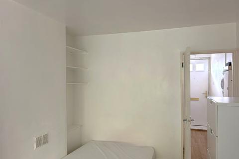 Studio to rent, 80 Wellington Row, E2 7BQ