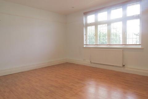 3 bedroom flat to rent, Eton Road, Essex CO13