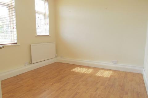 3 bedroom flat to rent, Eton Road, Essex CO13