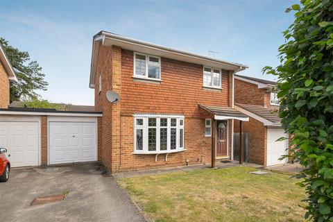 4 bedroom detached house for sale, Cedar Drive, Sunningdale