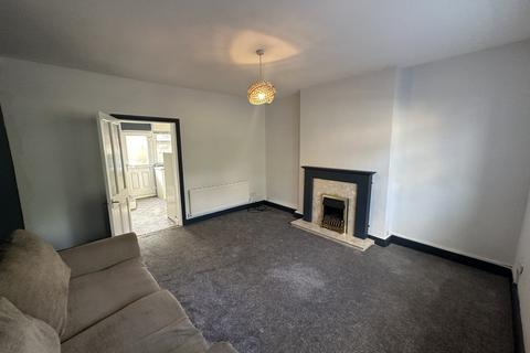 3 bedroom house to rent, Pontefract Road, Hoyle Mill