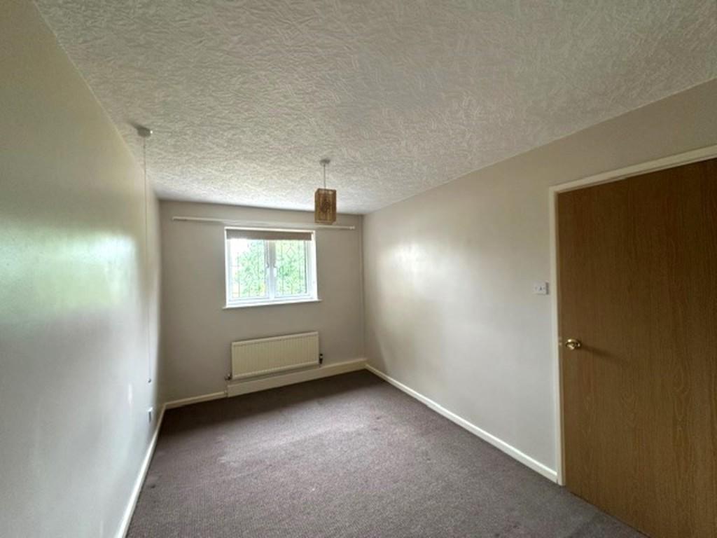 Peveril Gardens, Disley 2 bed semidetached bungalow to rent £950 pcm