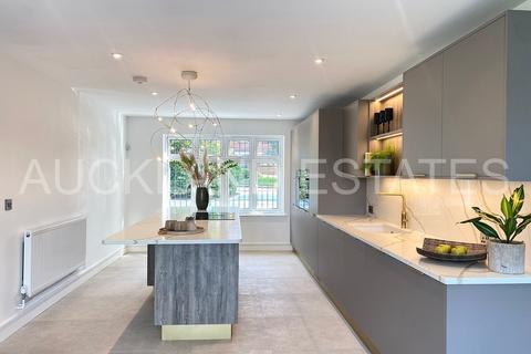 4 bedroom detached house for sale, Heath Road, Potters Bar EN6