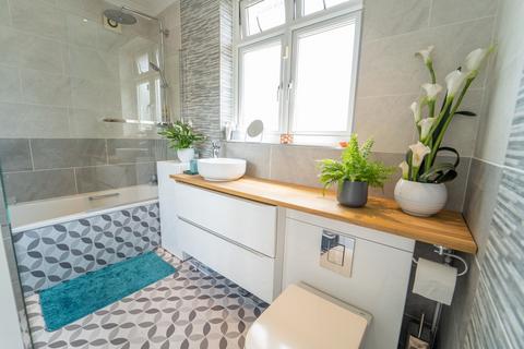 63 Minterne Avenue, Southall, UB2 4HP