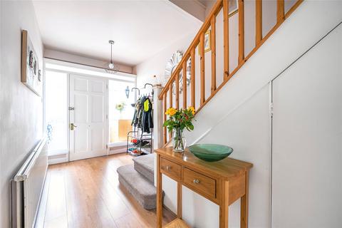 14 Guildford Way, Wallington, SM6 8NS