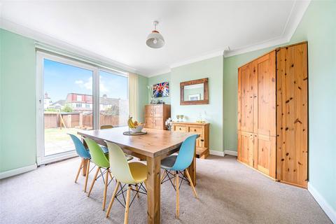 14 Guildford Way, Wallington, SM6 8NS