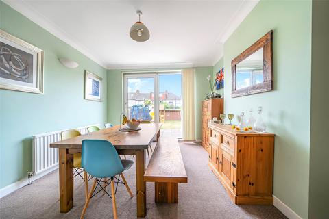 14 Guildford Way, Wallington, SM6 8NS