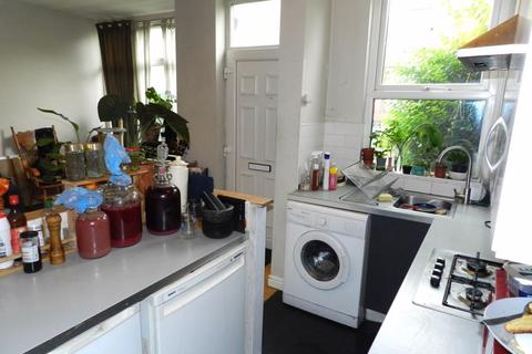 3 bedroom terraced house for sale, Graham Grove, Leeds