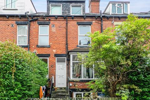 10 Graham Grove, Leeds, LS4 2NF