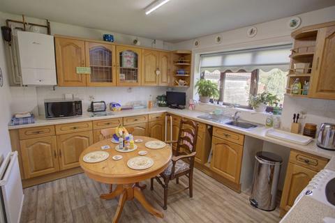 3 bedroom detached bungalow for sale, Bishops Drive, Huish Episcopi