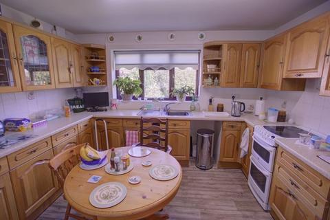 18 Bishops Drive, Langport, TA10 9HW
