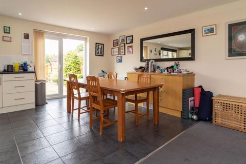 15 Cedar Close, Warlingham, CR6 9DL