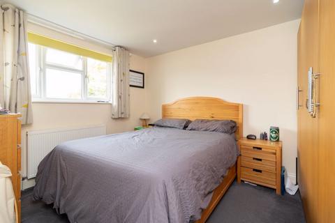 15 Cedar Close, Warlingham, CR6 9DL