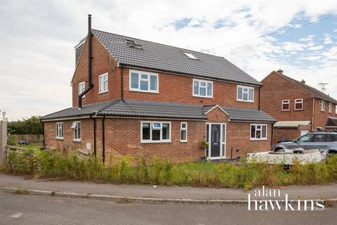 6 Argosy Road, Lyneham, Chippenham, SN15 4AP