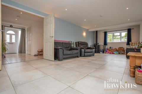 6 Argosy Road, Lyneham, Chippenham, SN15 4AP