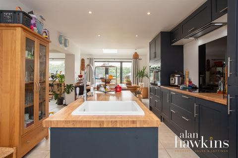 6 Argosy Road, Lyneham, Chippenham, SN15 4AP