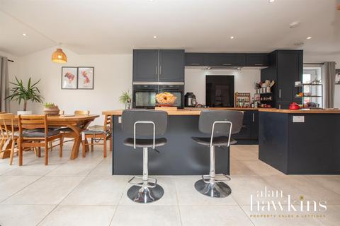 6 Argosy Road, Lyneham, Chippenham, SN15 4AP