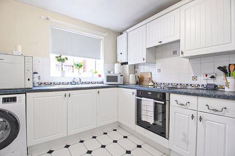 27 Gideons Close, Dudley, DY3 2HY