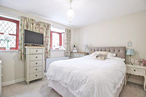 27 Gideons Close, Dudley, DY3 2HY