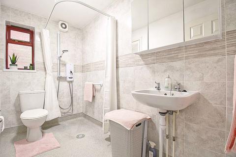 27 Gideons Close, Dudley, DY3 2HY