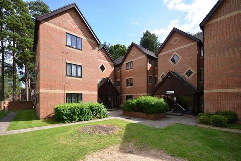 1 bedroom flat to rent, Wayland Close, Harmans Water, RG12