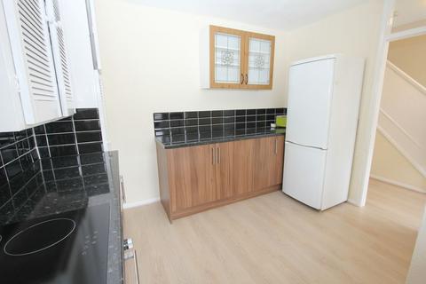 3 bedroom flat to rent, Mayflower Way, Beaconsfield