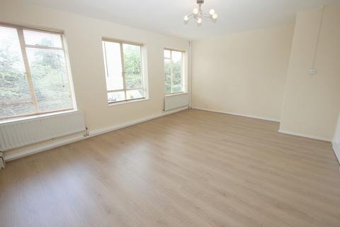 3 bedroom flat to rent, Mayflower Way, Beaconsfield