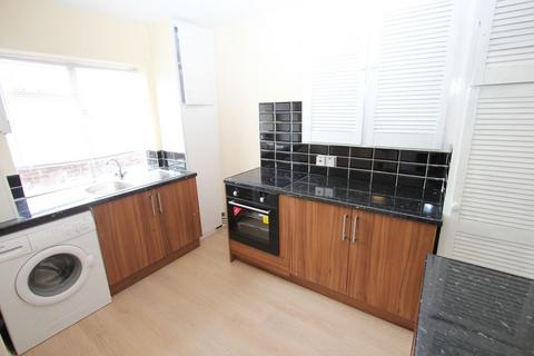 3 bedroom flat to rent, Mayflower Way, Beaconsfield